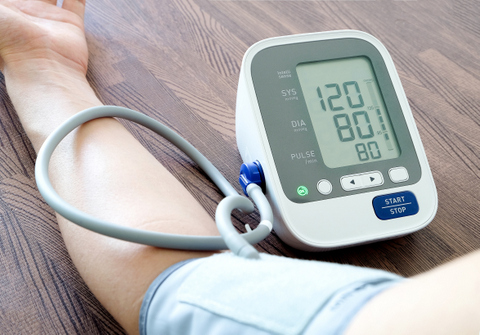 Human check blood pressure monitor and heart rate monitor with digital pressure gauge