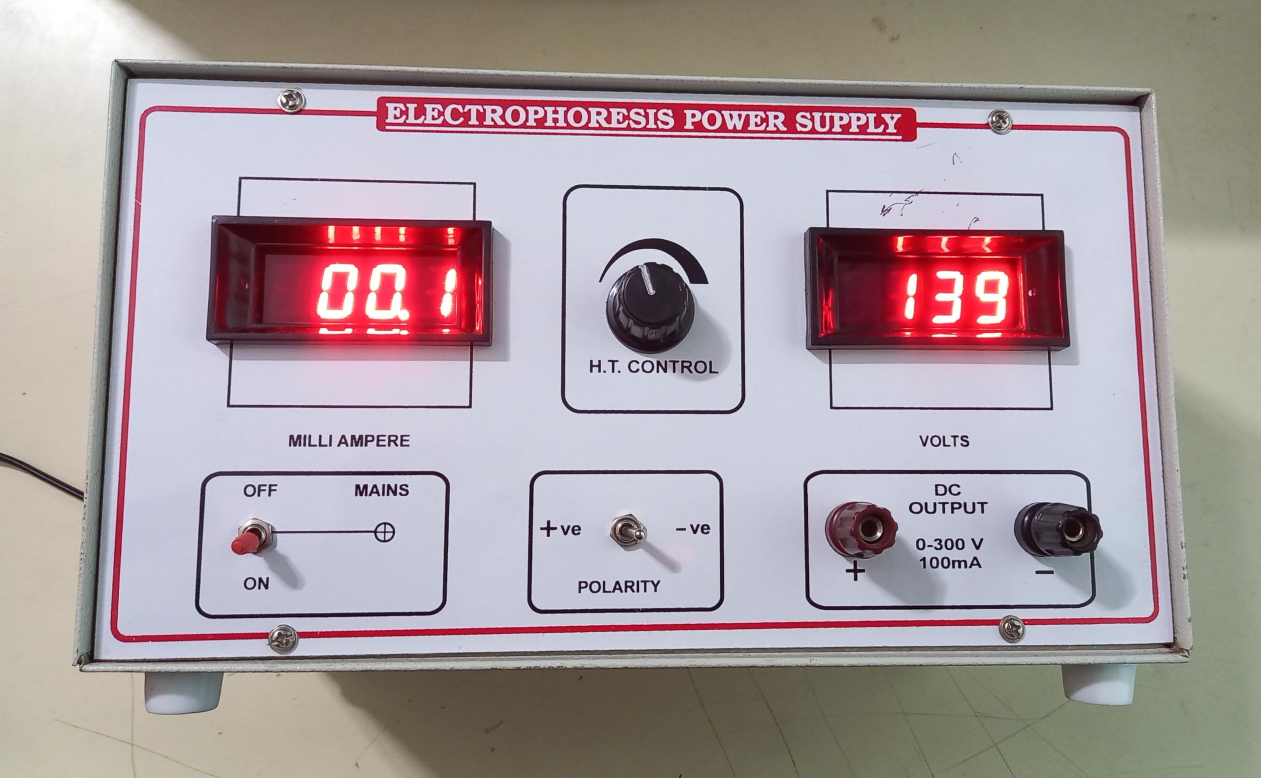 Electrophoresis apparatus with power supply